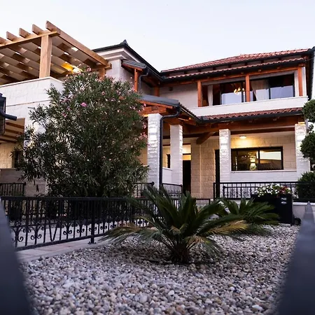 Frenky Villa *