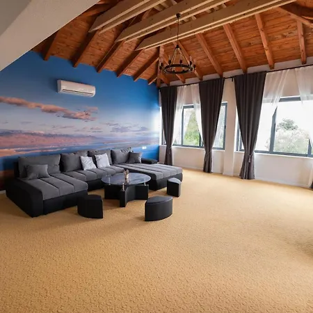 Frenky Villa