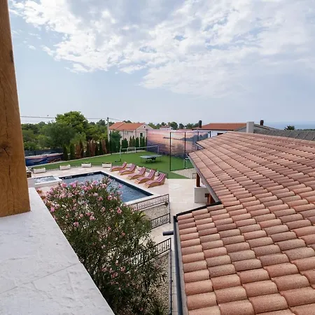 Frenky Villa *
