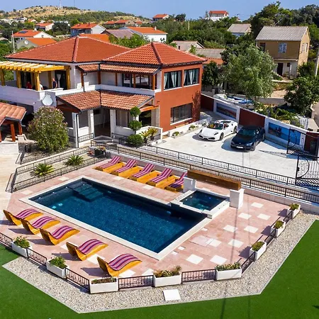 Frenky Villa