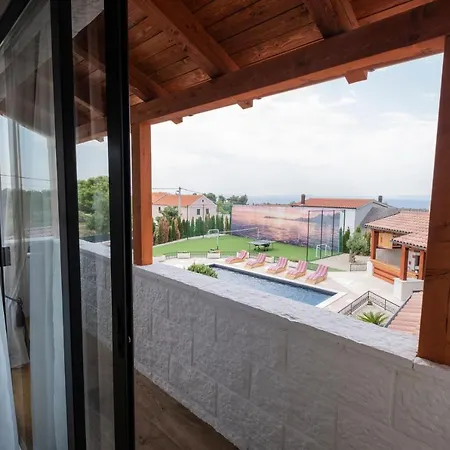 Frenky Villa *