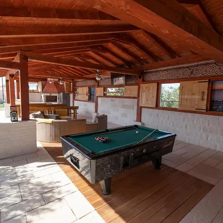 Frenky Villa *
